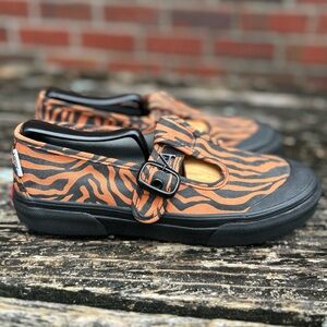 NWOB Vans Style 93 X Ashley Williams Unisex Tiger Print Canvas Mary Jane Shoe E9